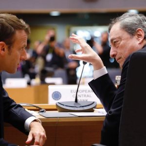 Mes al voto del Parlamento settimana prossima e Macron pensa di candidare Draghi alla guida della Ue