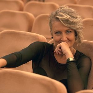 Cultura, Corinne Baroni: „Teatrul este o femeie și câștigi cu formula VIP: Vino, Începe, Încearcă”