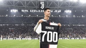 Ronaldo festeggia i 700 gol