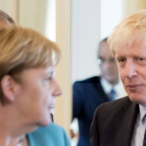 Brexit, Merkel a Johnson: assim o acordo é impossível