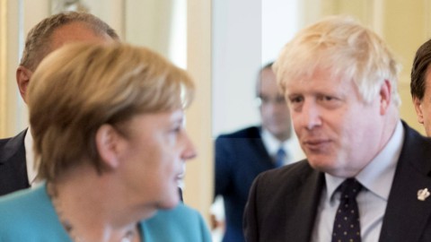 Brexit, Merkel a Johnson: così l’accordo è impossibile