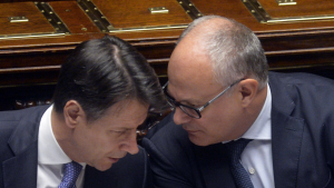 Il presidente del Consiglio Giuseppe Conte e il ministro Roberto Gualtieri