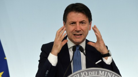 Conte, da Milano ai talebani quanti sfondoni del capo del M5S