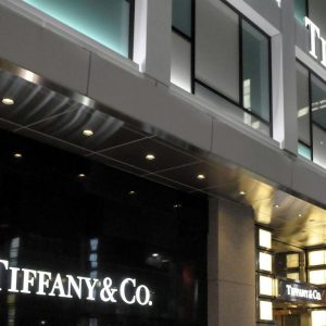 Tiffany: Lvmh اضافی بلین ڈالر کی پیشکش کرتا ہے لیکن یہ کافی نہیں ہے۔