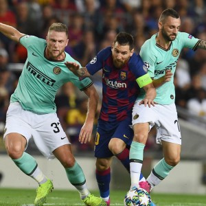 Champions: l’Inter sfiora l’impresa al Camp Nou, il Napoli delude