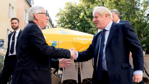 Brexit: c’è l’accordo tra Ue e Uk, ma l’Irlanda del Nord dice No