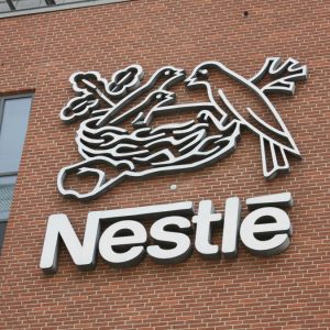 Nestlé cambia ceo: Laurent Freixe subentra a Mark Schneider e il titolo va giù