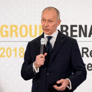 Renault, совет директоров увольняет генерального директора Боллоре, и акции падают