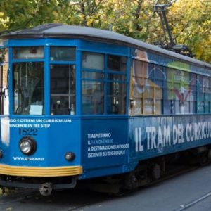 Работа, «учебный трамвай» прибывает в Милан