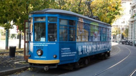 Arbeit, die „Lehrplan-Straßenbahn“ kommt in Mailand an