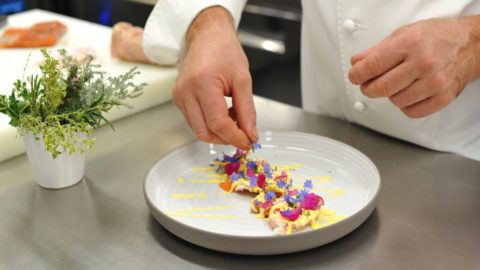 Receita de Agostino Buillas: Mil-folhas de coelho Morgex e truta de salmão