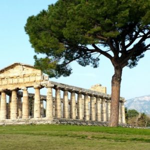 Seni dan perjalanan: kombinasi pemenang di pertukaran pariwisata arkeologi Paestum