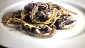 spaghetti con seppioline nere di mauro credit Lino Vannucci ricciardi stella michelin
