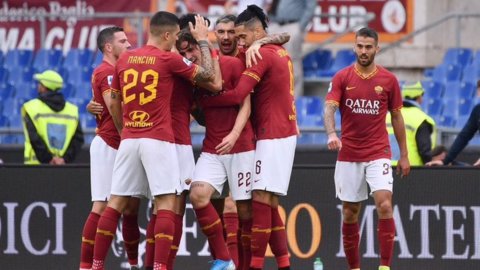 La Roma vola al terzo posto, il Napoli sprofonda e stasera Milan-Lazio