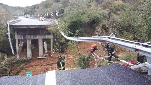 Bad weather: viaduct collapses in Savona, high water in Venice - VIDEO