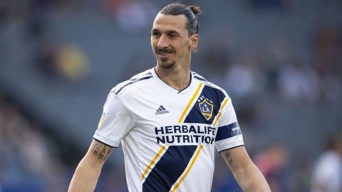 Calciomercato: Ibra in vista, Conte scalpita, addio Napoli