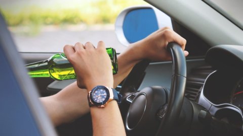 Uber: meno incidenti auto, ma più abuso di alcol