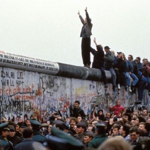 Heute ist es passiert: Am 9. November 1989 fiel die Berliner Mauer, das letzte Symbol des Kalten Krieges
