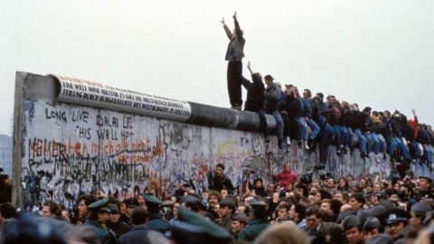 ACONTECEU HOJE – Há 30 anos caiu o Muro de Berlim