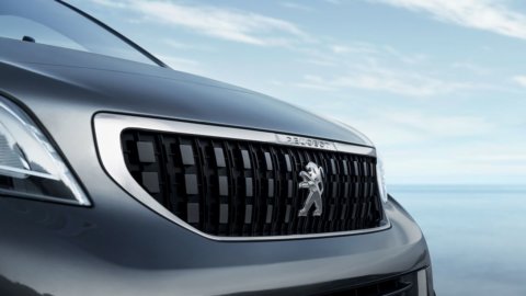 স্ট্রিট আর্ট: সাম্প্রতিক Peugeot SUV-এর জন্য মিলান খালে একটি ইকো ম্যুরাল