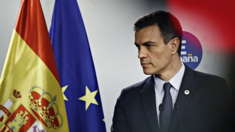 Spagna, terremoto politico dopo le amministrative: il Premier Sanchez scioglie il Parlamento e convoca elezioni anticipate