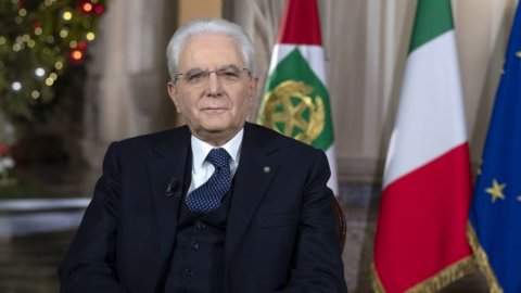 Mattarella: "Being vaccinated is a duty"