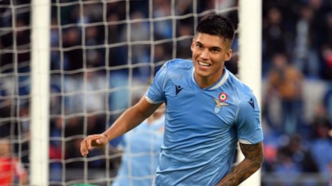 Roma e Lazio defendem área da Liga dos Campeões, mas Napoli pressiona