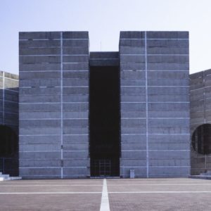 Arsitektur Louis Kahn dalam jepretan Roberto Schezen