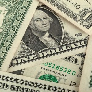 La Fed cambia el dólar y recompensa a Wall Street