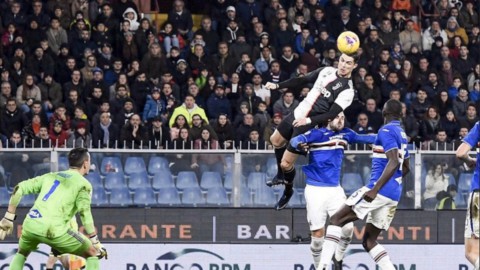 Cristiano Ronaldo manda la Juve in cielo: gol da cineteca