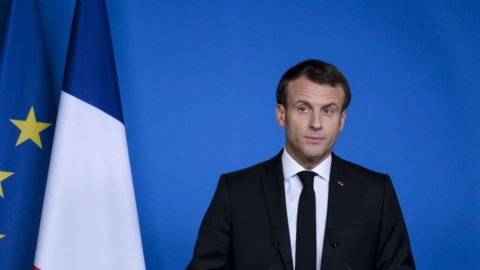 Francia, pensiones: choque total Macron-sindicatos