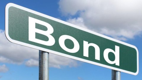 Borse ultime notizie: i rendimenti dei T-bond Usa volano oltre il 5%, azioni sotto pressione. Cade Volkswagen, corre Bper