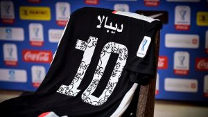 Maglia della Juventus con scritta in arabo