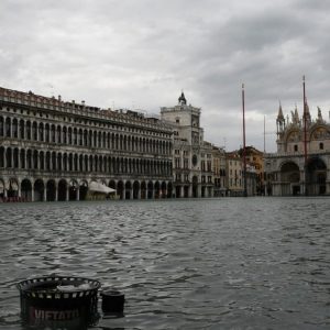 Meteo: allerta in 14 regioni, acqua alta a Venezia