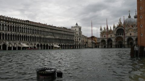 Weather: alert in 14 regions, high water in Venice