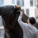 Borse, Europa in cauto rialzo nonostante i dazi Usa: trainano tech e semiconduttori. Occhi sulla Bce