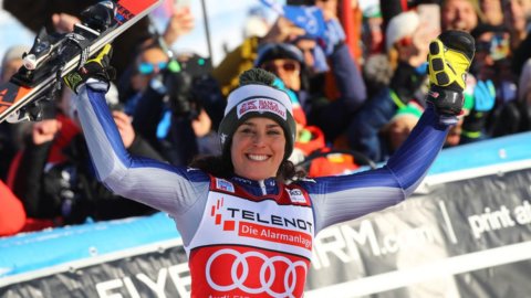 Ski: Brignone vence na pista e pelo meio ambiente