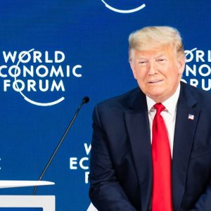 Trump a Davos contro Greta: “Basta ai profeti di sventura”