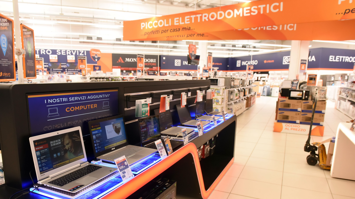Borsa unieuro oggi sale
