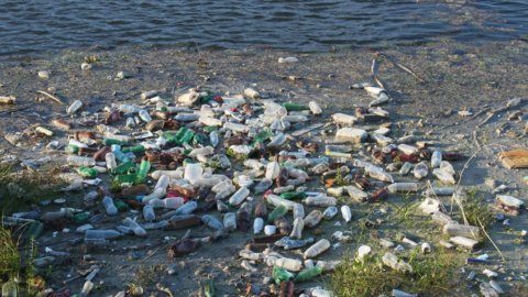 Plastic in the sea: after the warning of Pope Francis, the petition for a law starts again