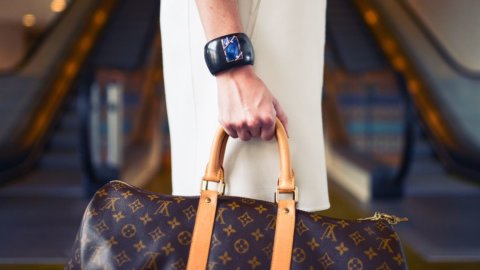 Гонконг, Louis Vuitton вынуждены закрыть магазины