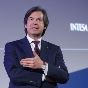 Intesa Sanpaolo: 100milioni per la lotta contro il Covid