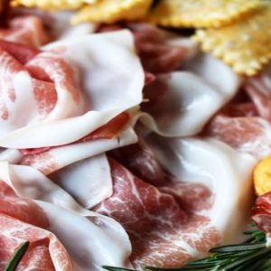 Salumi italiani: ne consumiamo 17 kg a testa, Emilia Romagna e Toscana in testa per prodotti di qualità