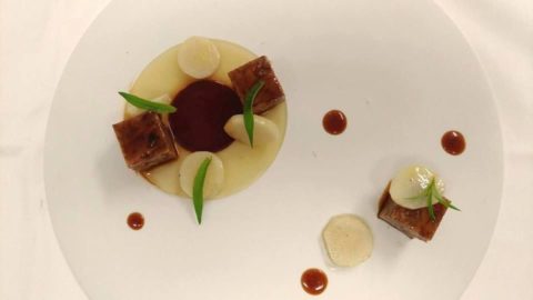 Resep Max Mandozzi: terrine of oxtail alla vaccinara, bir, verbena, apel, dan artichoke Yerusalem