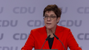 Annegret Kramp-Karrenbauer, erede di Angela Merkel