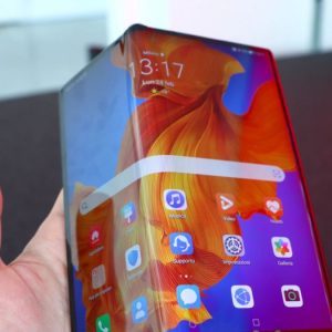 Huawei, новый складной смартфон стоит 2.600 евро