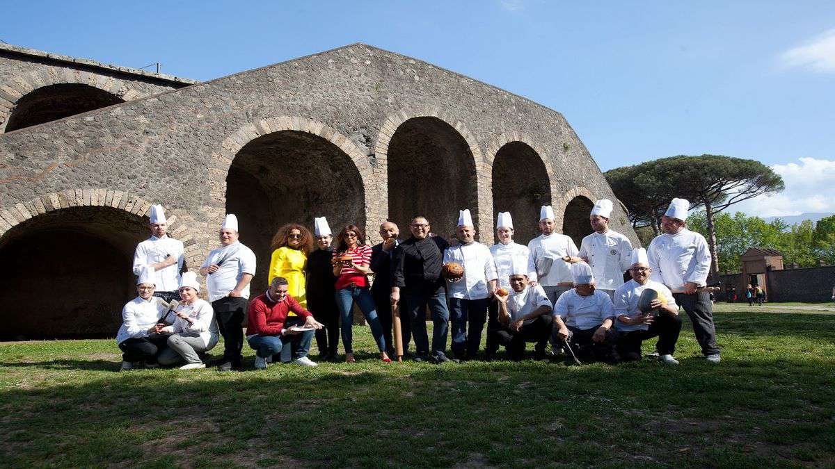 Maurizio Santin e la brigata della Pasticceria De Vivo a Pompei