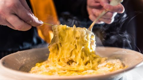 Fettuccine Alfredo alla Scrofa, Caritas selama sehari