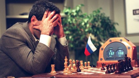 حدث اليوم - الشطرنج ، يتفوق الكمبيوتر على البطل الروسي كاسباروف