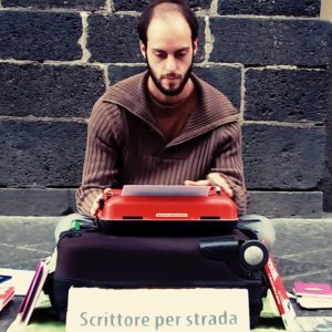 Intervista a Walter Lazzarin: scrittore per strada (momentaneamente in casa)